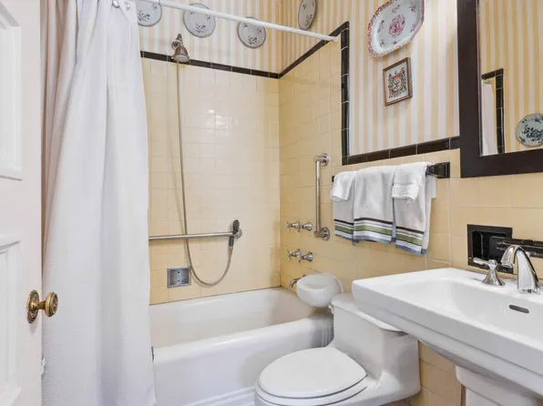 11 East 73rd Street image 9 of 17