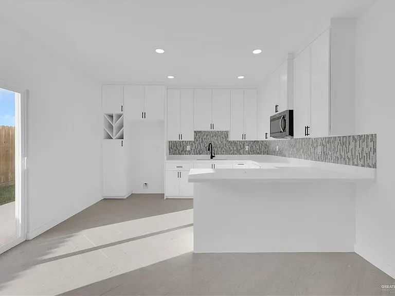2903 Esteban St #3 — Photo 5