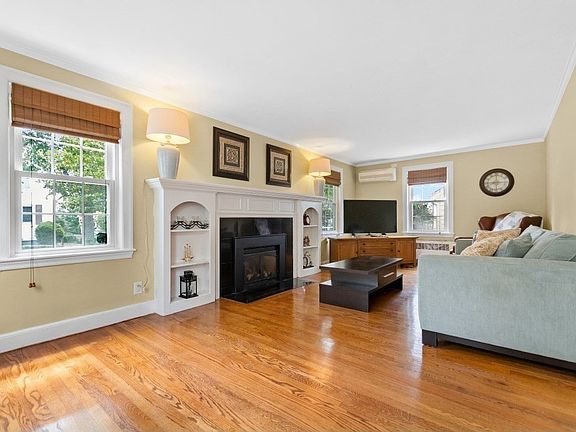 4th image of 15 Franklin Ave