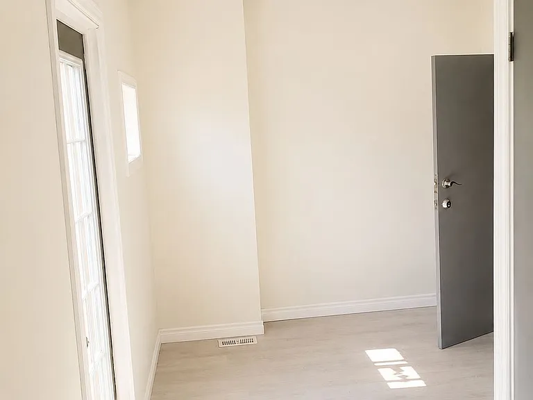 850 Bathurst St #301 — Photo 2