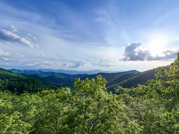 47 E View Rd, Sylva, NC 28779