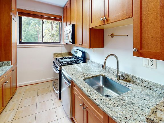 2nd image of 2725 39th St NW