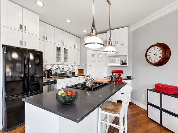 3rd image of 195 Prospect Park W APT 1A