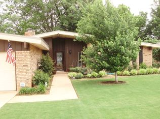 11112 Folkstone Dr, Yukon, OK 73099