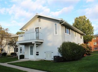 584 Eastbrooke Ln, Rochester, NY 14618