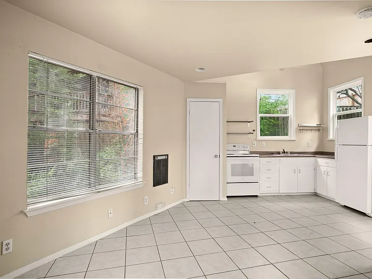 3302 Hemlock Ave #B — Photo 1