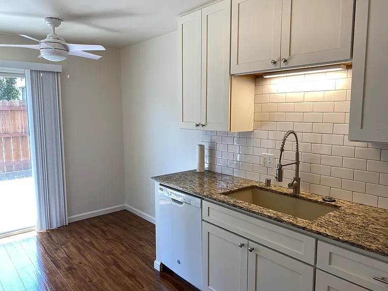980 El Camino Ave #B — Photo 7