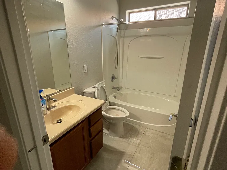 1121 E Jahns Dr — Photo 24
