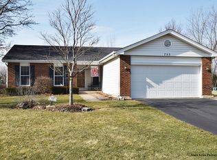 755 Fox Run Ln, Algonquin, IL