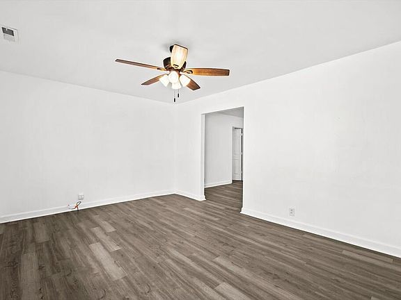 3rd image of 4039 Abbey Ln