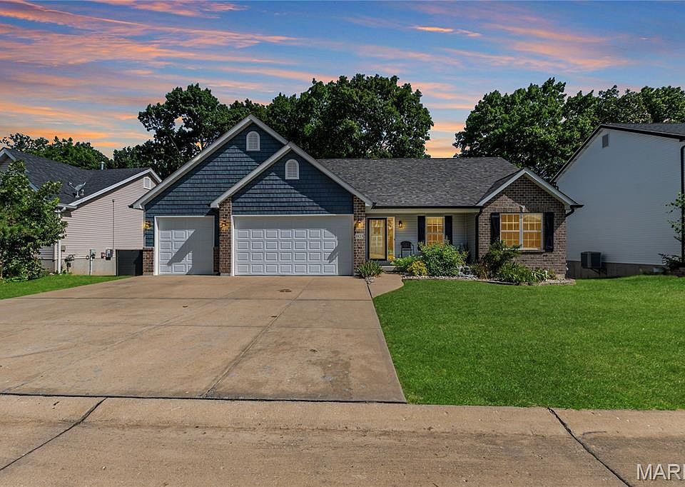 1st image of 1823 Iron Mountain Dr