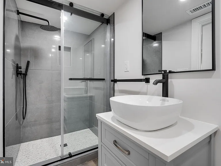 1323 Childress St NE — Photo 34
