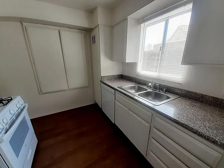 Foothill Blvd. Apartments — Photo 7