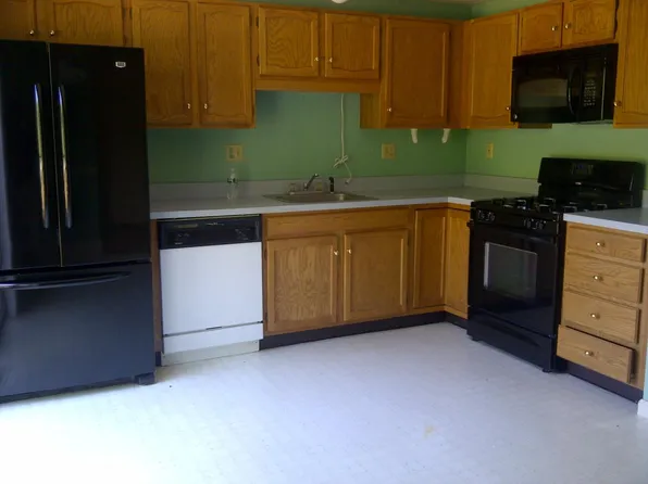 36 Pinecrest Vlg, Hopkinton, MA 01748