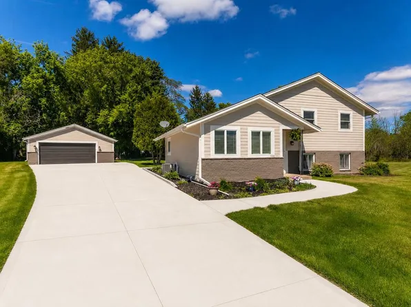 N20W28282 Oakton ROAD, Pewaukee, WI 53072