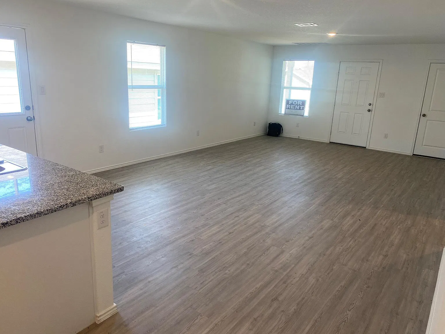3 bed, 2.0 bath, 1276 sqft, $1,550 — Photo 3
