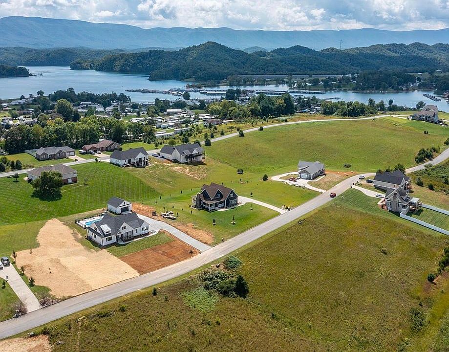 1st image of 134 Lake View Estates Dr