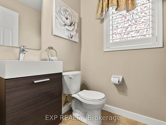 4th image of 8679 Dogwood Cres