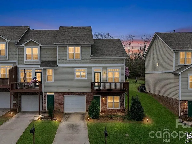 125 Forest Ridge Rd — Photo 1