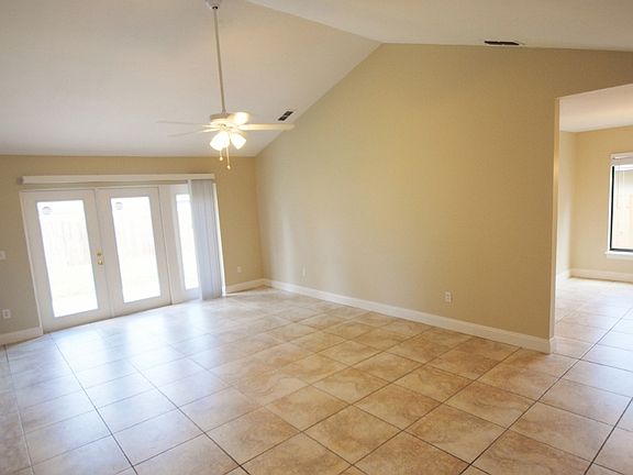 3rd image of 1061 Beckstrom Dr
