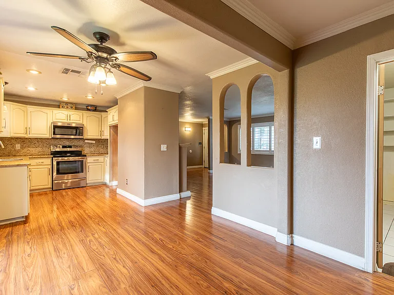 1714 Elena Dr — Photo 9