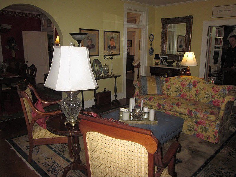 2nd image of 415 Bell Ave