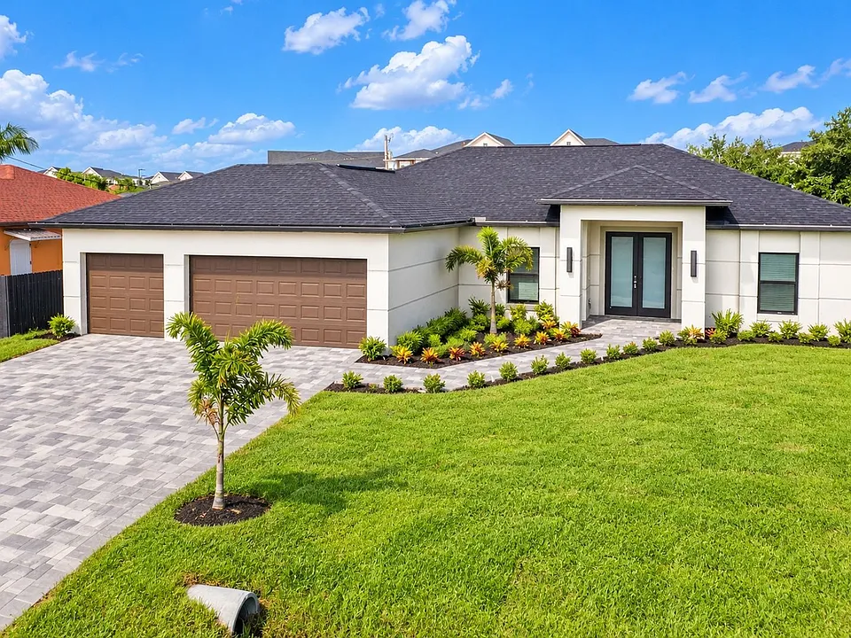 607 NW 8th Ter