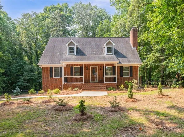 4400 Fernbrook Dr, Winston Salem, NC 27127