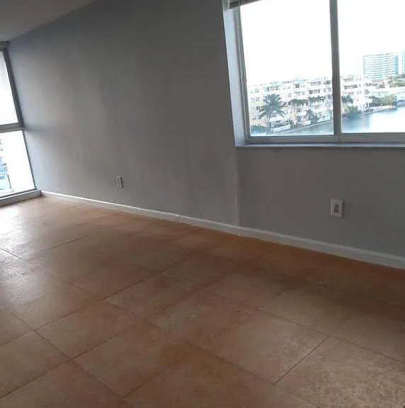 8001 Crespi Blvd #5C — Photo 4