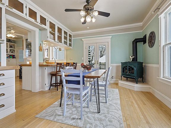 4th image of 17 Forest Ave