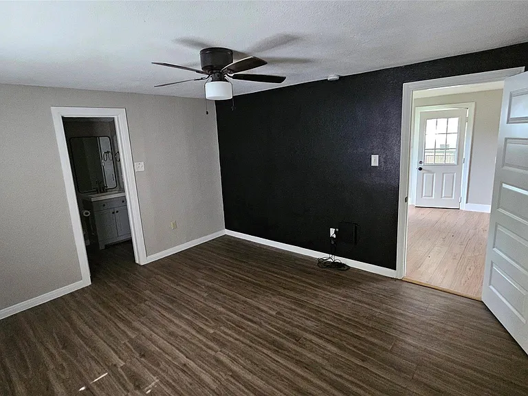 2415 Perry St — Photo 13
