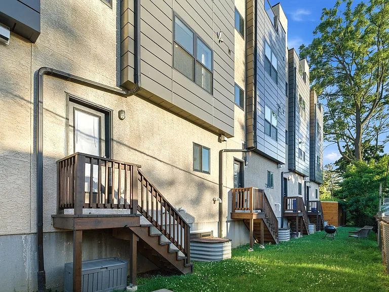 7013 Pipers Glen Way — Photo 33