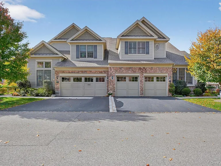 17 Deforest Dr — Photo 2