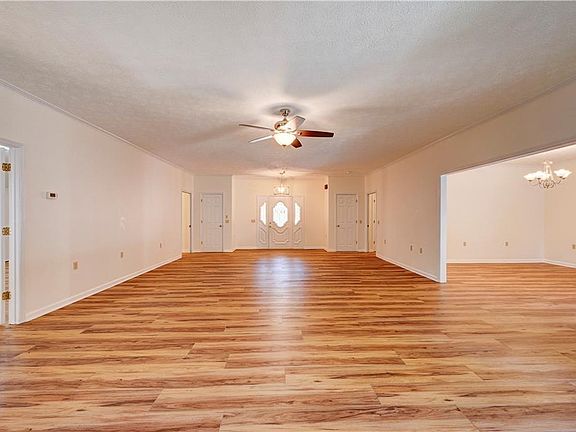 4th image of 636 Tucker Hollow Rd