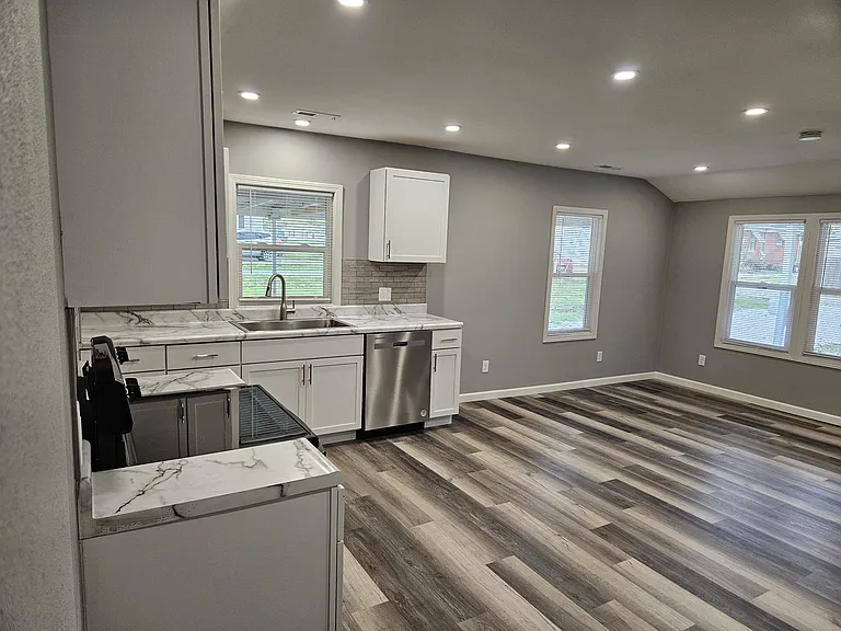 2818 S Rotherwood Ave — Photo 5
