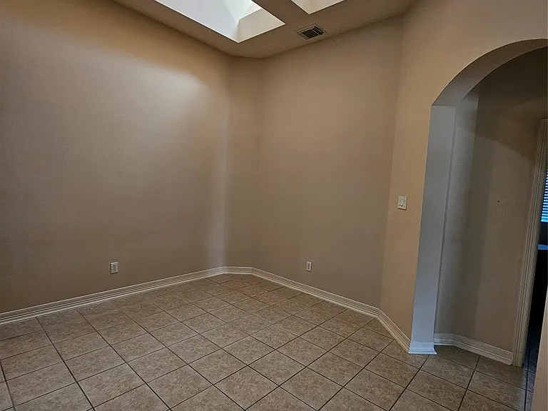 3218 Waters Edge Dr — Photo 8