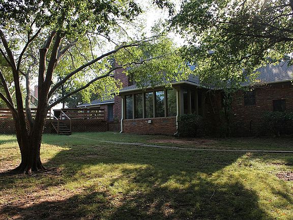 4th image of 3913 Timberline Dr