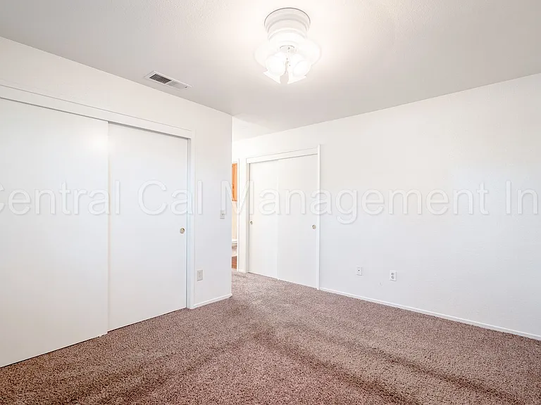 8400 Laborough Dr — Photo 17