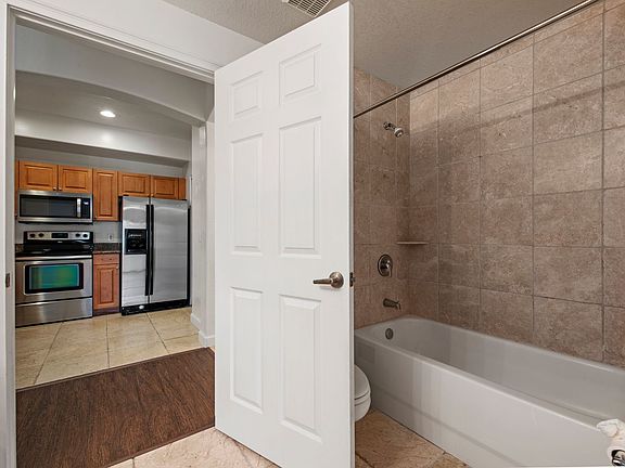 2nd image of 13141 Bella Casa Cir APT 3180