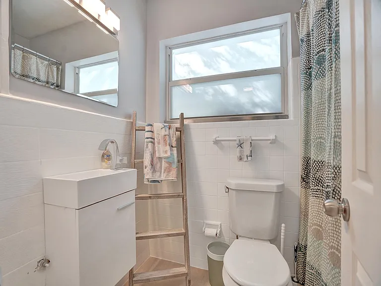 720 SW 11th Ct — Photo 25