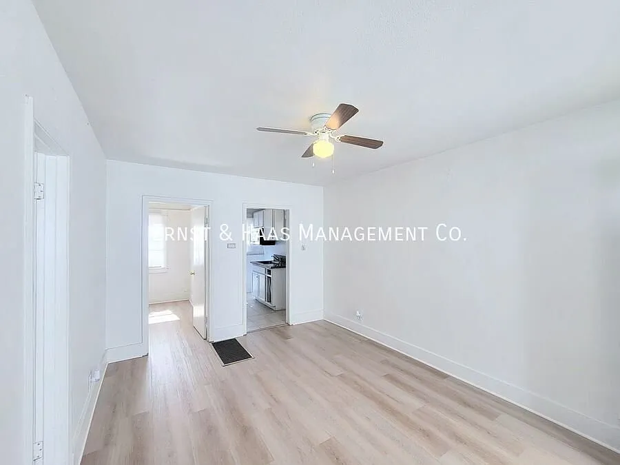 Charming 1-Bedroom Apartment in the Heart of Long Beach! — Photo 3