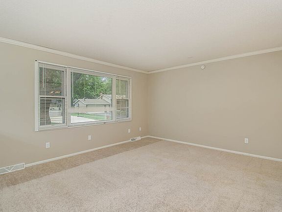 2nd image of 306 13th St S