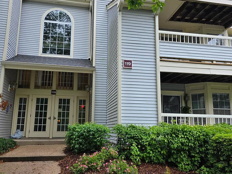 119 Commonwealth Ct #11 — Photo 1