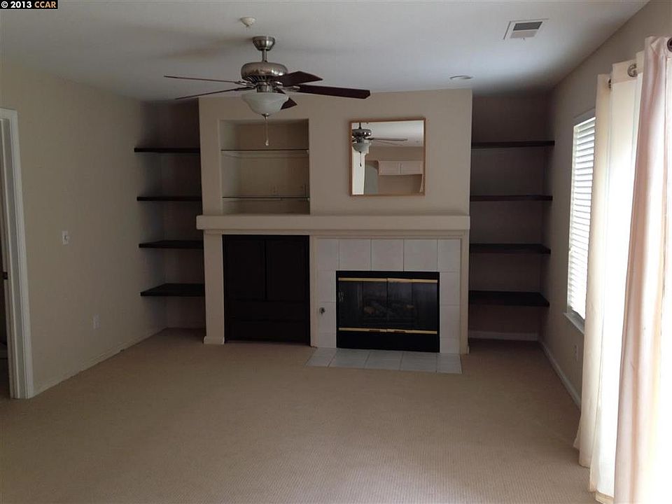 2nd image of 1142 Riviera Ct