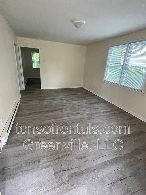 2 bed, 1.0 bath, $950 — Photo 2