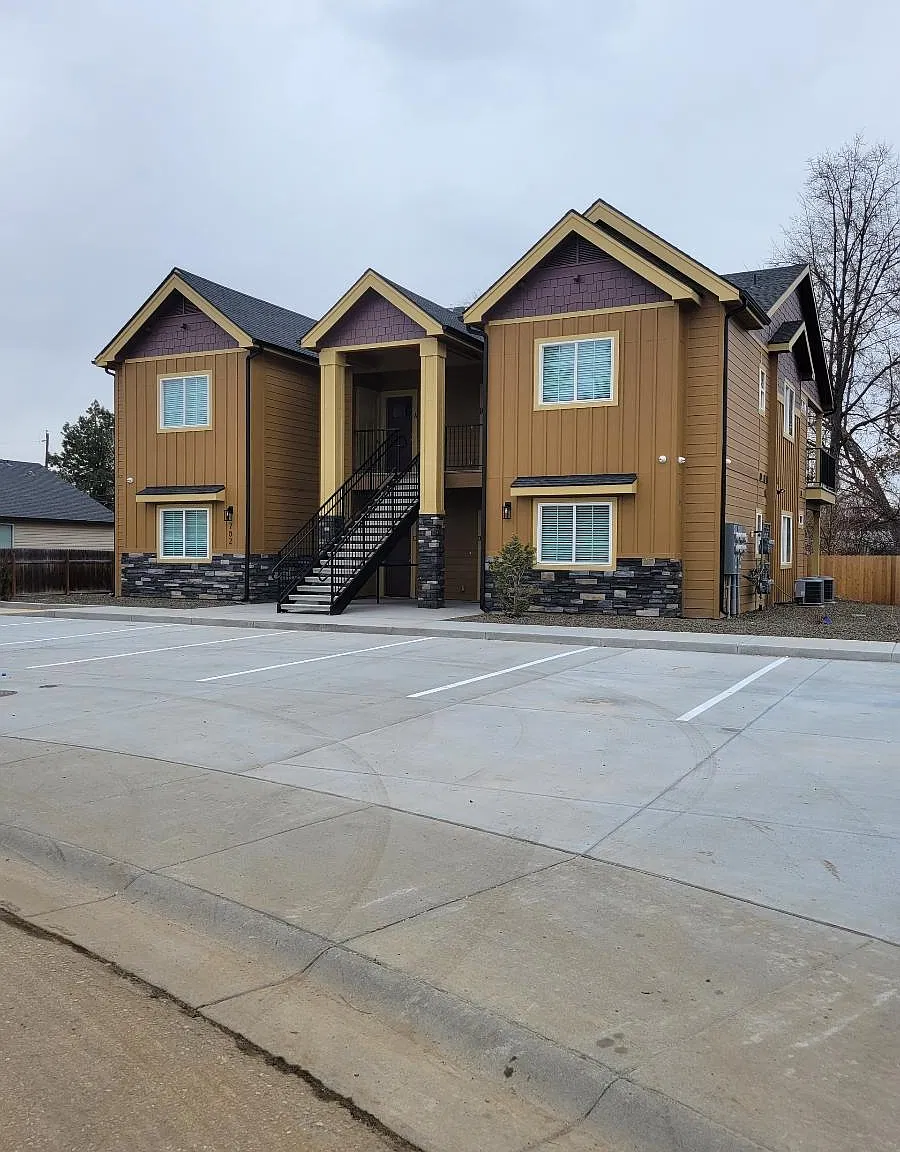 2 bed, 850 sqft, $1,500 — Photo 1