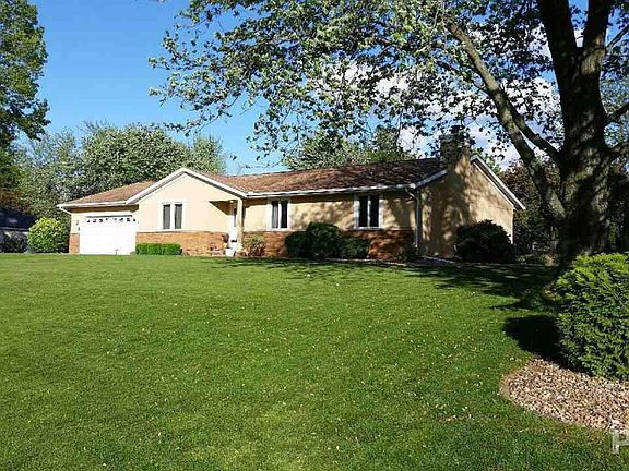 2nd image of 215 Whispering Oaks Dr