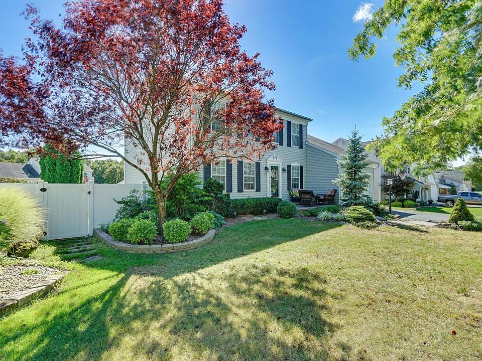 1st image of 171 Pin Oak Ct