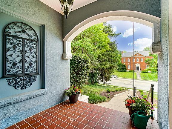 3rd image of 1311 Delta Ave