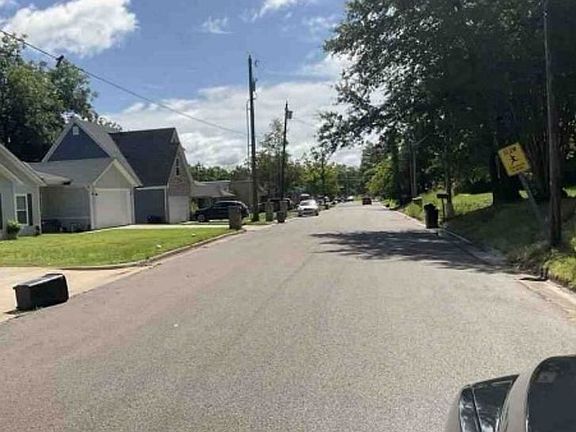 Exterior Neighborhood (street photo)